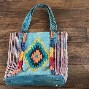 Selling this beautiful purse! It was given to me as a gift last year!